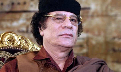 Каддафи появился на ТВ непобежденным, а «Аль-Каида» грабит оружейные склады