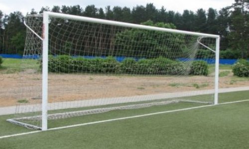 На городском стадионе Томска на 13-летнего школьника упали футбольные ворота
