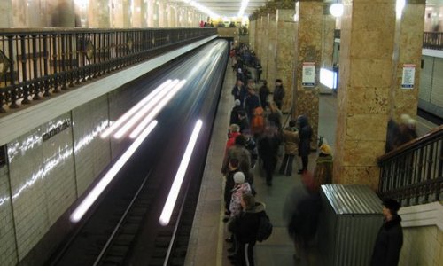 Молодой человек свел счеты с жизнью, прыгнув под поезд в московском метро на станции «Беляево»