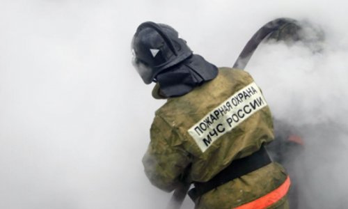 Сильный пожар в Петербурге горит склад с пластиком