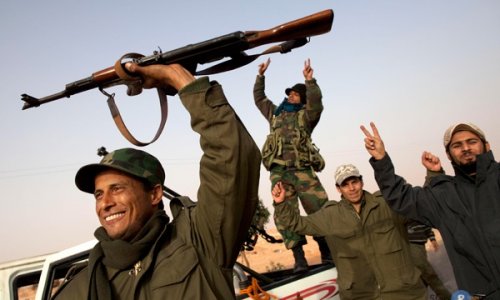 Ливийской оппозиции начали поставлять оружие