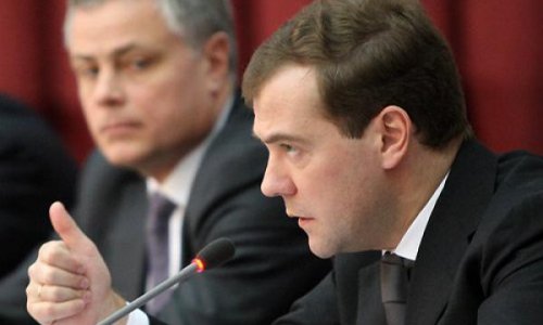Дмитрий Медведев начал проверять дворы во время поездки в Иркутск