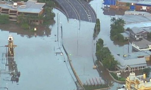 Северо-восточное побережье Австралии вновь охвачено массовыми наводнениями