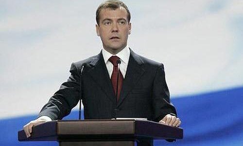 Медведев наградил в Кремле токарей, сварщиков и сталеваров