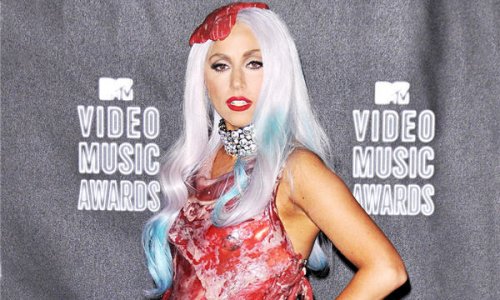 Леди Гага раскритиковала на концерте в Мексике иммиграционные законы