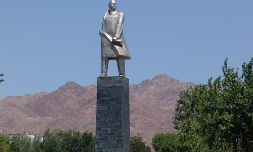 В Таджикистане демонтирован памятник Ленину