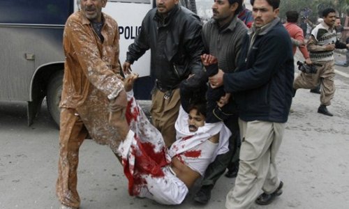 Взрыв в Пакистане на автобусной остановке