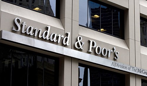 Standard and Poor s  понизило долгосрочный кредитный рейтинг Греции