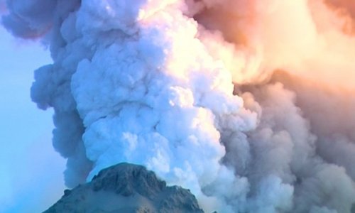 На Камчатке извергаются вулканы Кизимен и Карымский