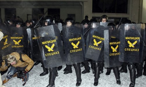 В Минске милиция задерживает и избивает журналистов
