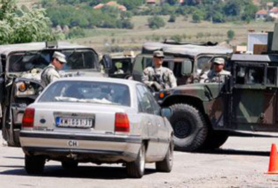 Сербы Косово не пустили танки НАТО к КПП