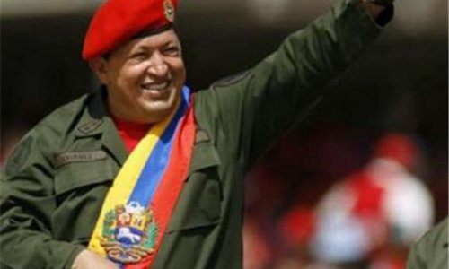 Чавес выступил перед сторонниками с балкона резиденции