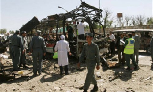 В Афганистане в провинции Гильменд микроавтобус подорвался на мине