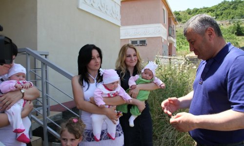 Президент Южной Осетии Эдуард Кокойты с членами правительства совершил инсп ...