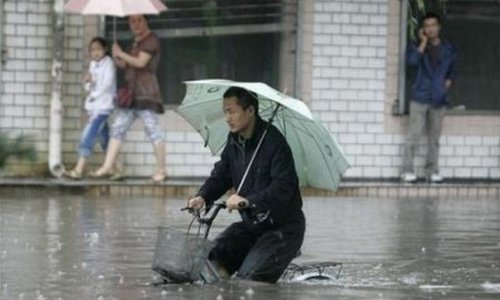 Тринадцать человек погибли в результате сильных ливней на севере Китая