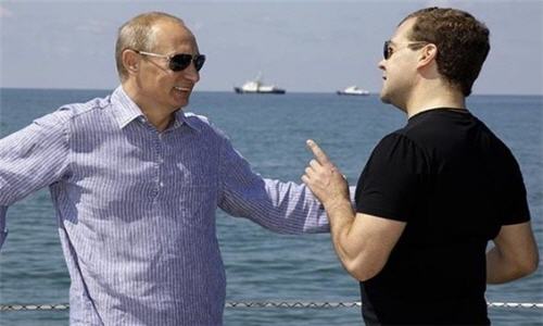 Рейтинги Медведева и Путина достигли очередных минимумов