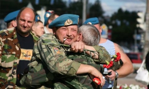 Россия отмечает 81-ю годовщину Воздушно-десантных войск