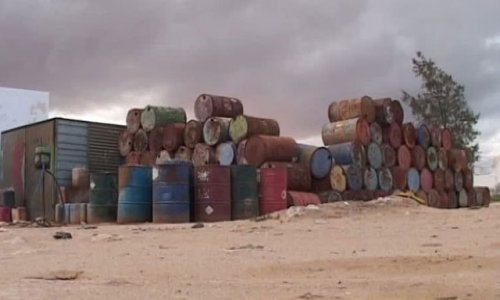 Власти Туниса задержали следующую в Ливию колонну грузовиков с горючим