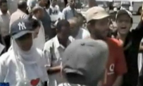 Демонстранты Каира идут на штурм посольства Израиля