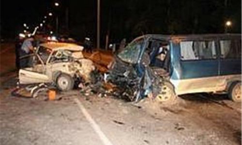 Столкнулись ВАЗ-2106 и микроавтобус «Ссан Йонг Истана»