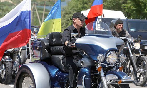 Путин приехал на Harley Davidson на байк-шоу