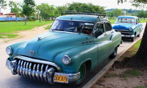 Власти Кубы разрешили своим гражданам продавать и покупать автомобили