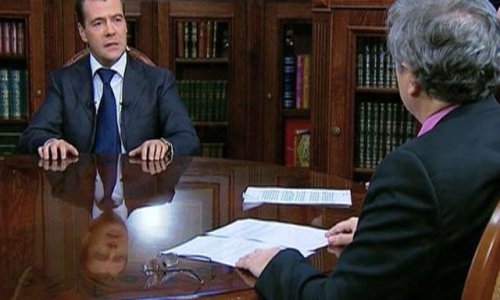 Медведев кардинально обновит правительство, если займет пост премьер-министра