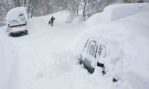 Мощный циклон за один день завалил снегом поселок Талон