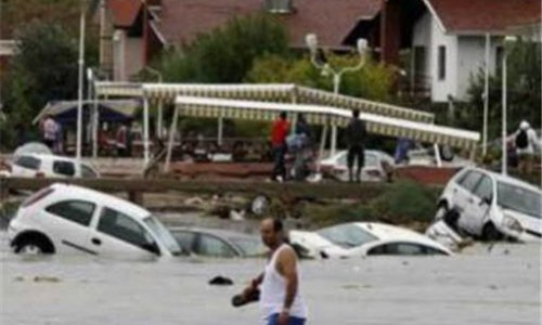 В Турции проливные дожди и селевые потоки унесли жизни восьми человек