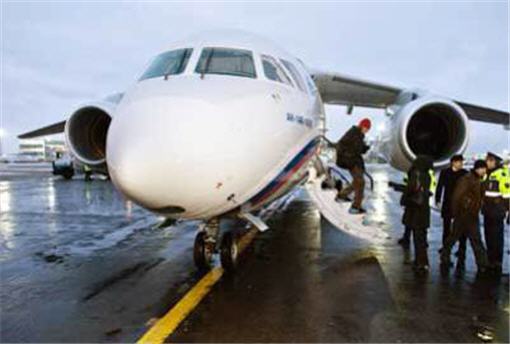 Самолет Ан-148 аварийно сел в Симферополе