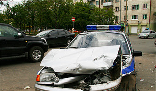 Уснувший водитель протаранил полицейское авто