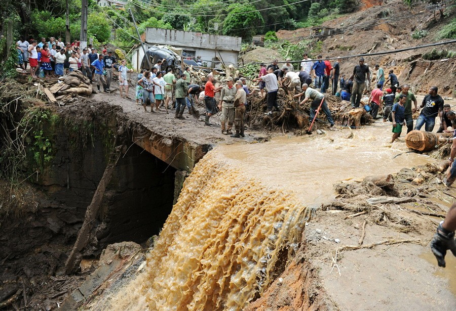 Наводнения вызванные тропическими дождями в странах Центральной Америки