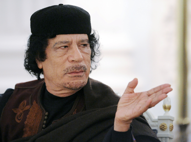 Тело Каддафи решили передать его семье