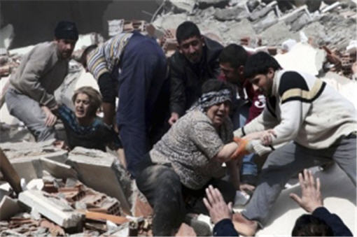 Из-за землетрясения в Турции, разрушены десятки домов