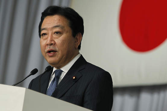 Японский премьер сократил себе зарплату на 30%