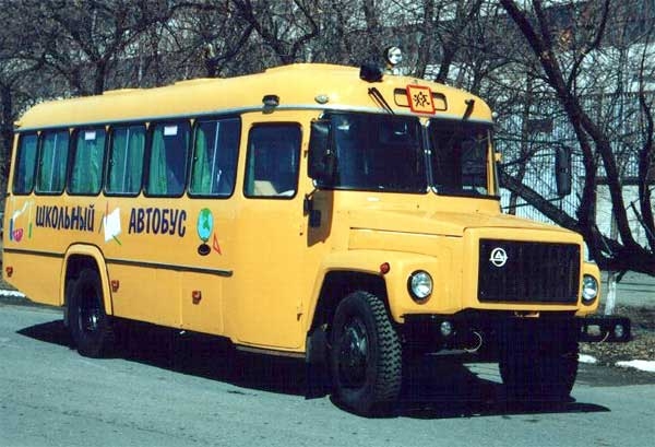 В Саратове в ДТП попал школьный автобус