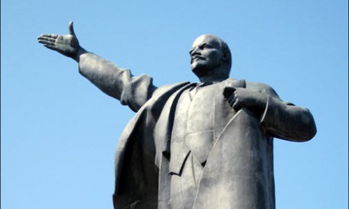 В Уфе спустя 20 лет вернули в центр города памятник Ленину