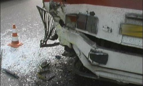 Toyota Land Cruiser столкнулся с микроавтобусом в Бурятии