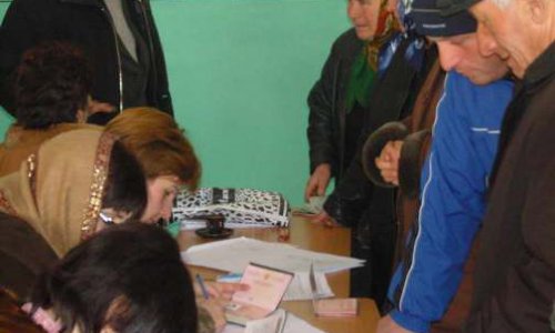 Южной Осетии активно голосуют на выборах президента