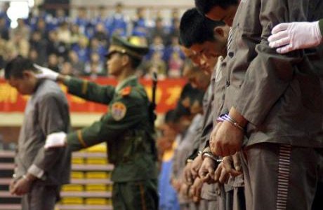 В Китае 77 чиновников приговорены к тюрьме и один к смерти