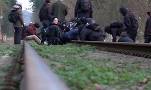 Германия протестует и надеются остановить поезд с ядерными отходами