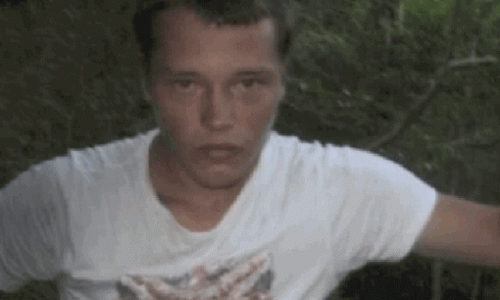 Фанат «Зенита» Алексей Мильчаков отрезает голову собаке и съедает её