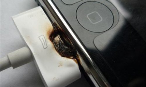 Еще один случай возгорания смартфона Apple iPhone 4