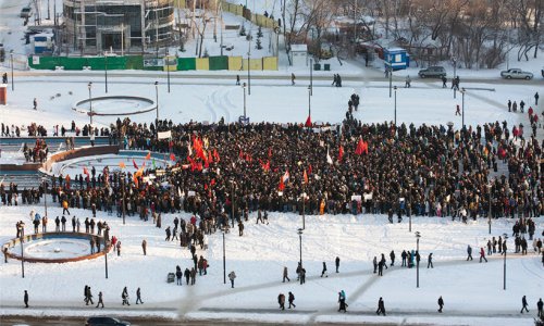 Видеотрансляция: на Болотной площади Москвы началась официальная часть мног ...