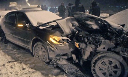 В Москве из-за снегопада произошло 1882 аварии, погибли 12 человек