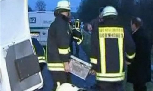 В Германии на шоссе в гололёд из инкассаторского автомобиля высыпались 40 т ...