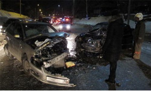 В Томске столкнулись семь автомобилей в аварии пострадали три человека