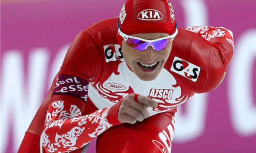 Иван Скобрев лидирует на чемпионате России по конькобежному спорту