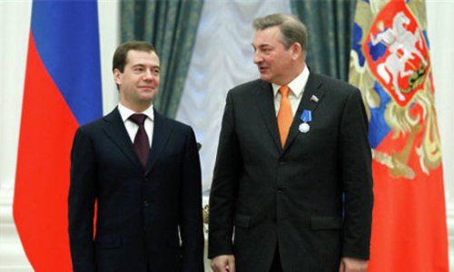 Дмитрий Медведев вручит ветеранам отечественного хоккея государственные наг ...