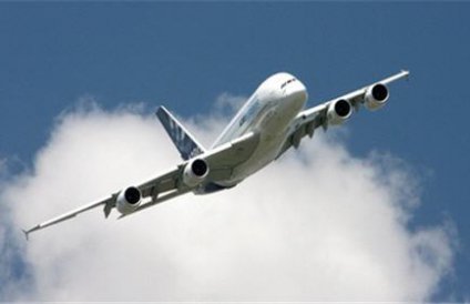 При попадания самолета A380 в зону турбулентности ранены семь человек